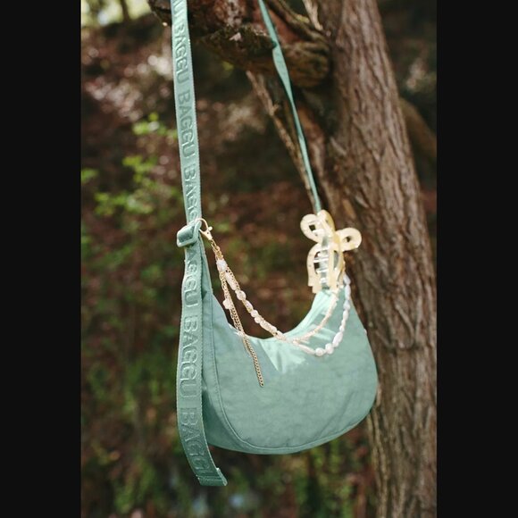 BAGGU Seafoam Small Recycled Nylon Crescent Bag 10.2"l x 3.3"w x 5.5"h - Picture 3 of 4